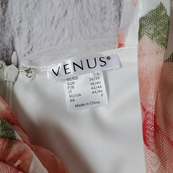 Venus Floral Blouse With Back Zipper - Picture 2 of 4